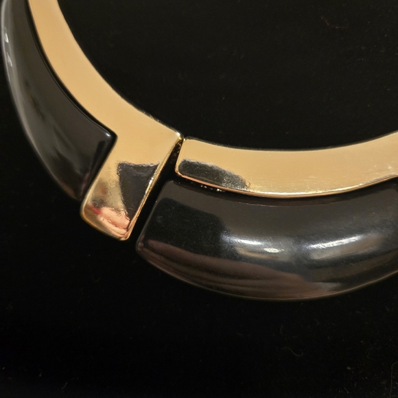 Elegant Gold and Black Necklace - Picture 2 of 4